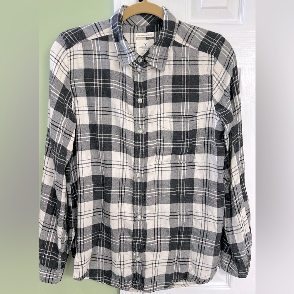 American Eagle cream and black flannel shirt